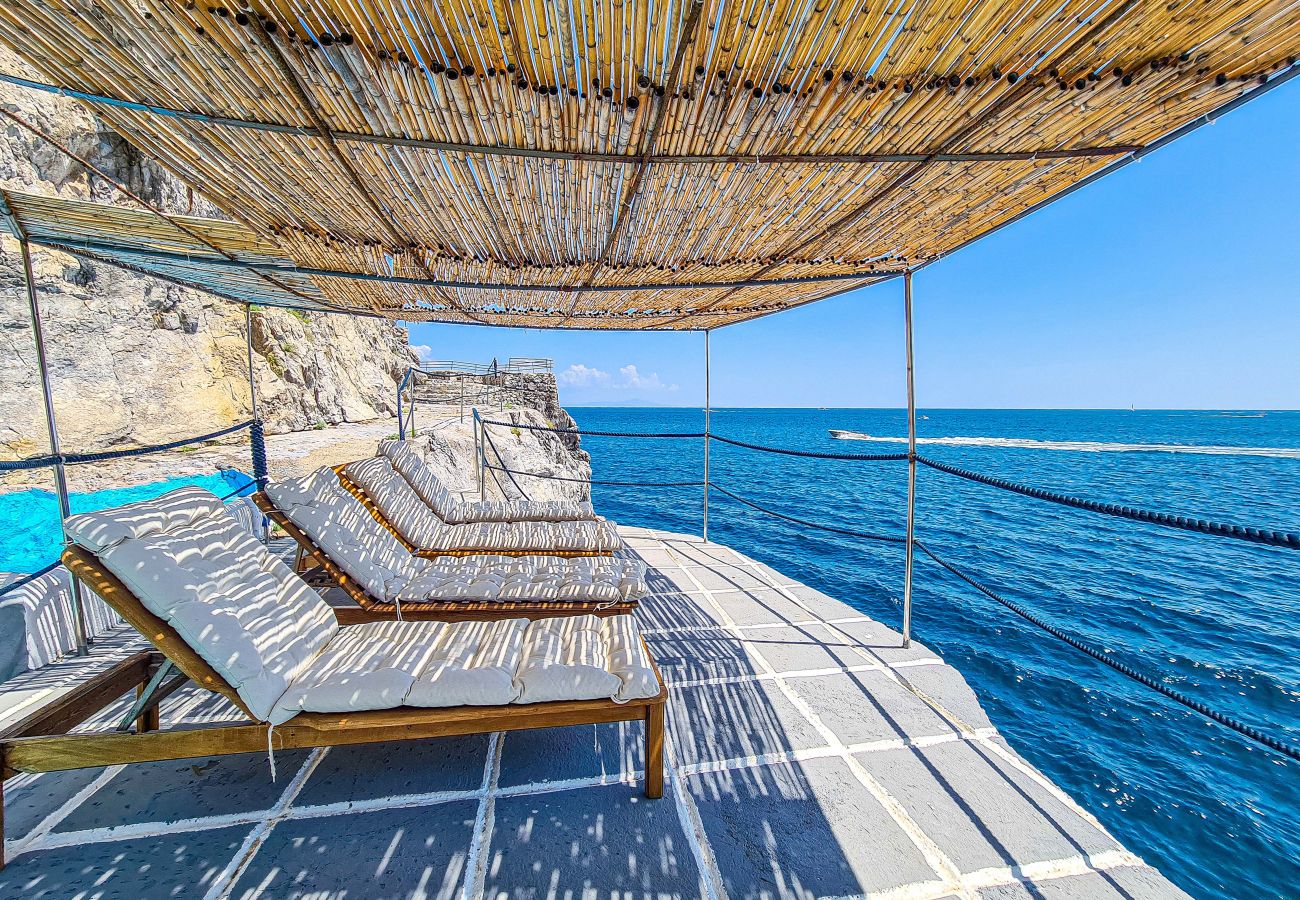 Villa in Furore - AMORE RENTALS - Villa Incanto sul Mare - Absolute Seclusion with Private Access to the Sea