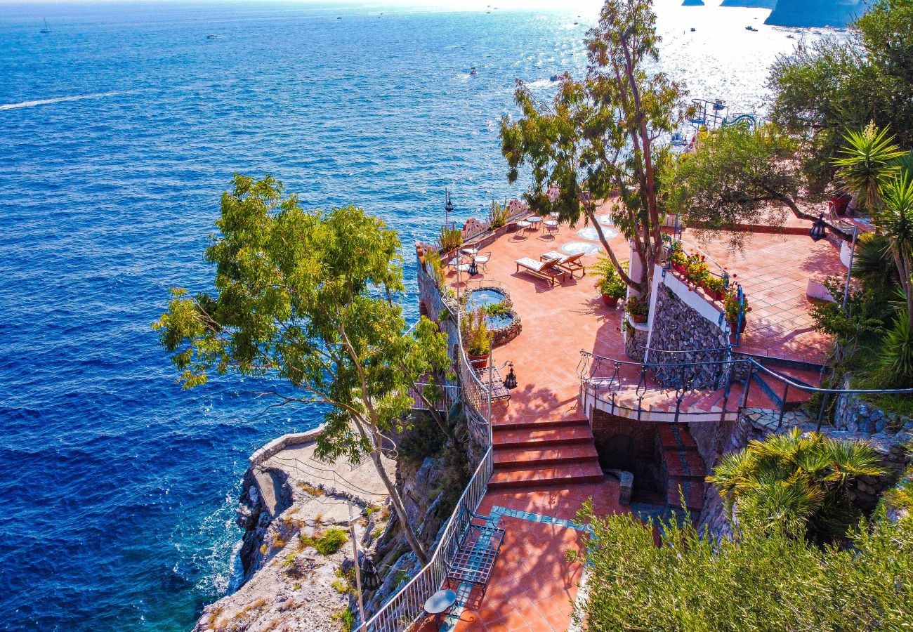 Villa in Furore - AMORE RENTALS - Villa Incanto sul Mare - Absolute Seclusion with Private Access to the Sea