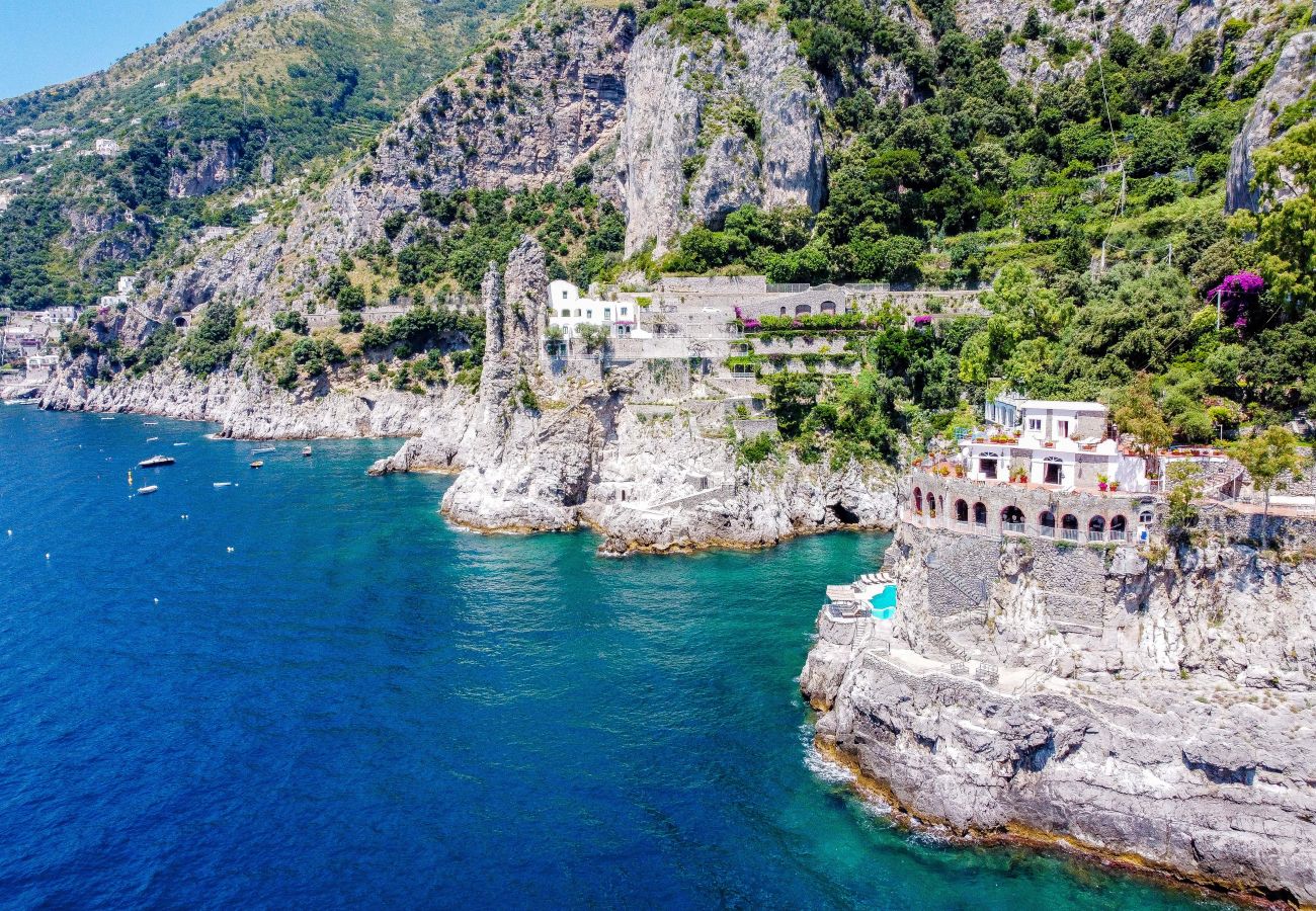 Villa in Furore - AMORE RENTALS - Villa Incanto sul Mare - Absolute Seclusion with Private Access to the Sea