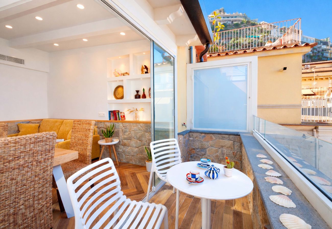 Apartment in Sorrento - AMORE RENTALS - Apartment Seapearl Sorrento with Sea View, Near the Beach
