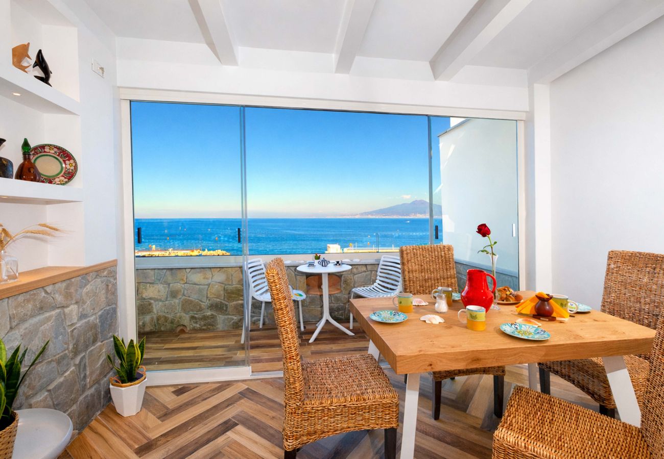 Apartment in Sorrento - AMORE RENTALS - Apartment Seapearl Sorrento with Sea View, Near the Beach