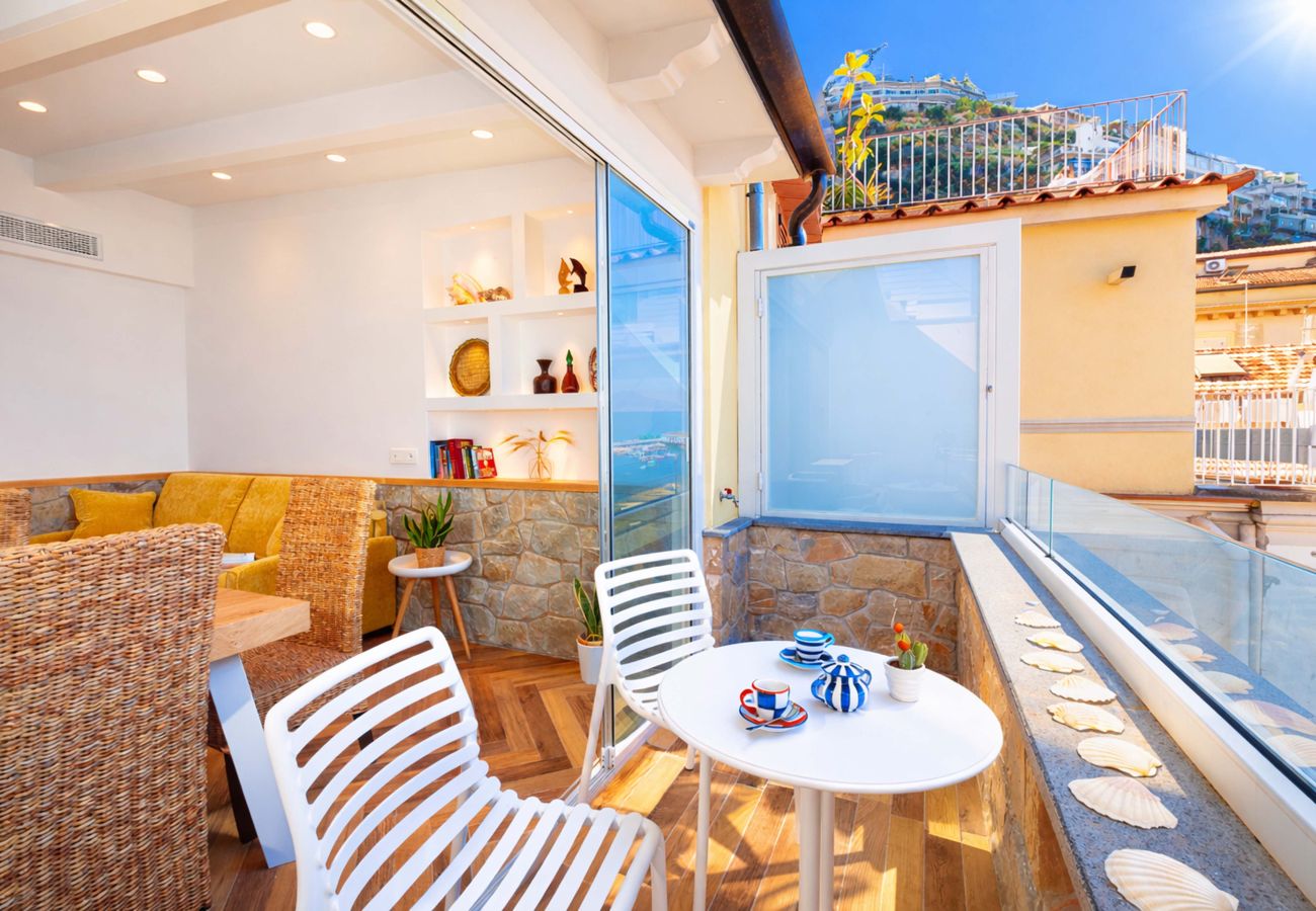 Apartment in Sorrento - AMORE RENTALS - Apartment Seapearl Sorrento with Sea View, Near the Beach