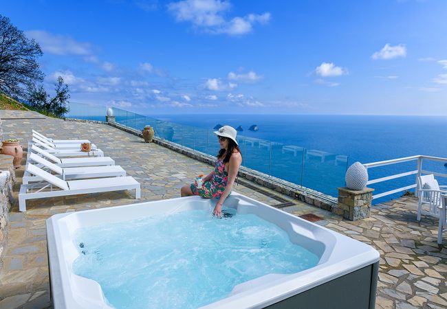 Villa/Dettached house in Massa Lubrense - AMORE RENTALS - Villa Lantana. Silence, Nature & Panoramic Hot Tub