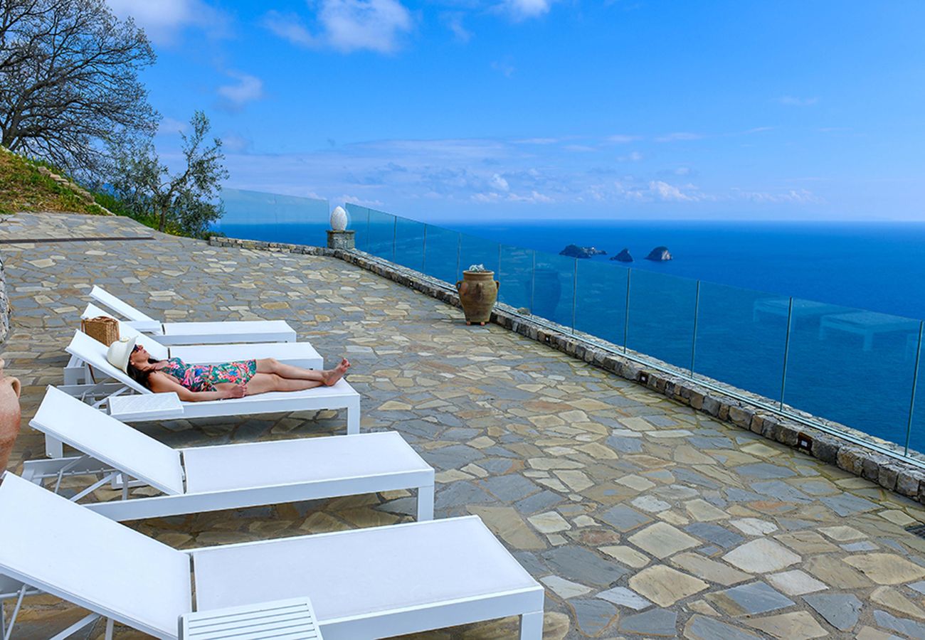 Villa in Massa Lubrense - AMORE RENTALS - Villa Lantana. Silence, Nature & Panoramic Hot Tub