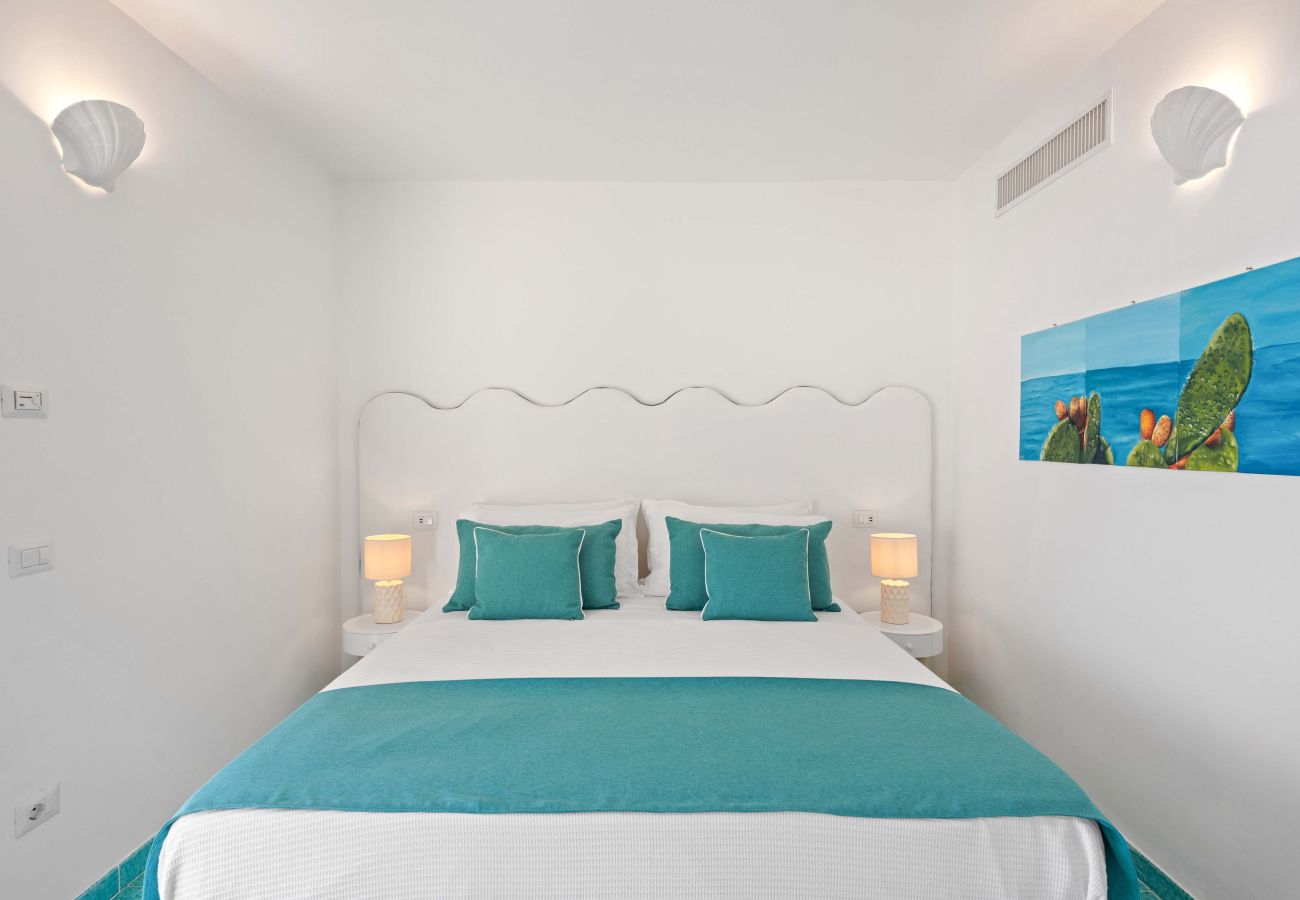 Villa in Massa Lubrense - AMORE RENTALS - Villa Lantana. Silence, Nature & Panoramic Hot Tub