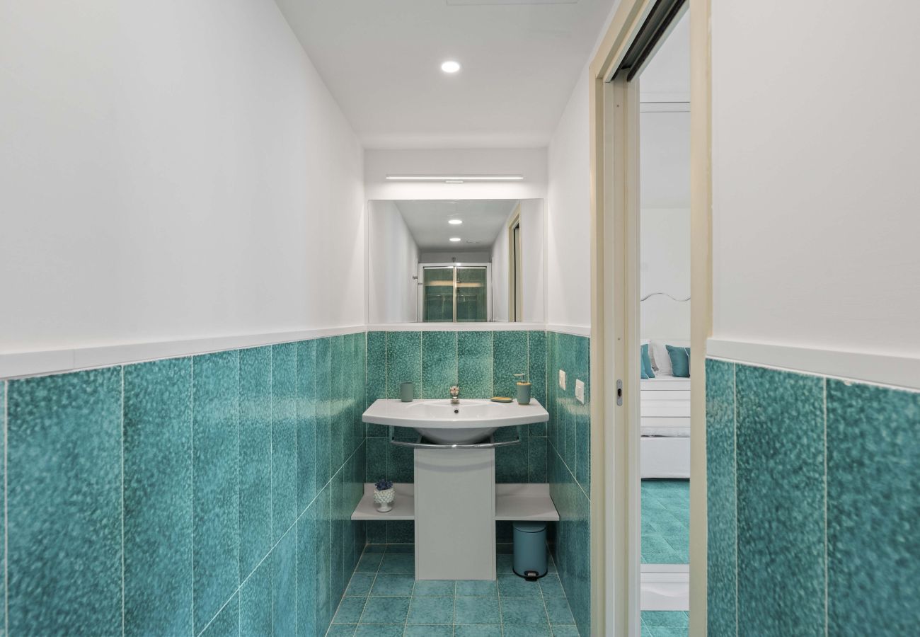 Villa in Massa Lubrense - AMORE RENTALS - Villa Lantana. Silence, Nature & Panoramic Hot Tub