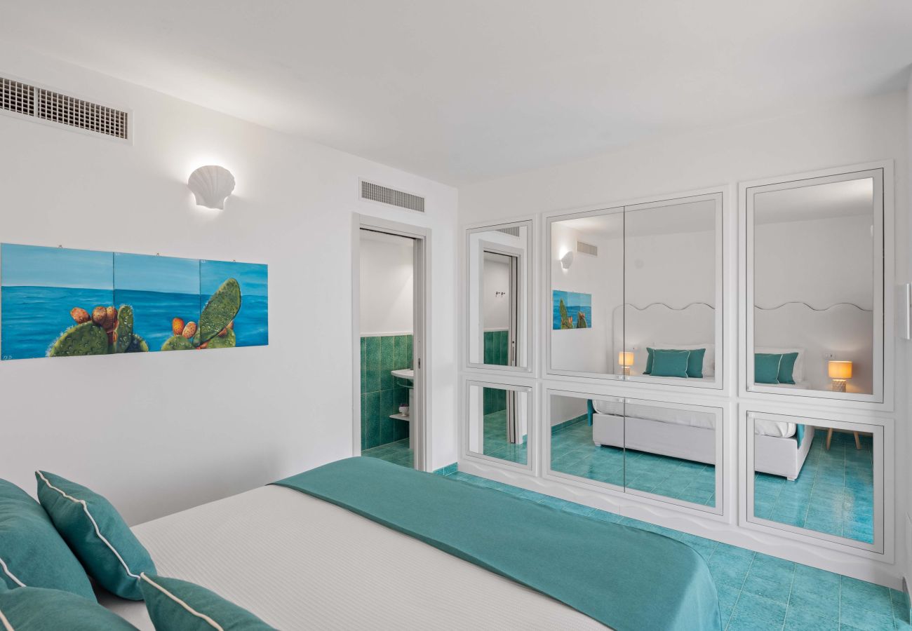 Villa in Massa Lubrense - AMORE RENTALS - Villa Lantana. Silence, Nature & Panoramic Hot Tub