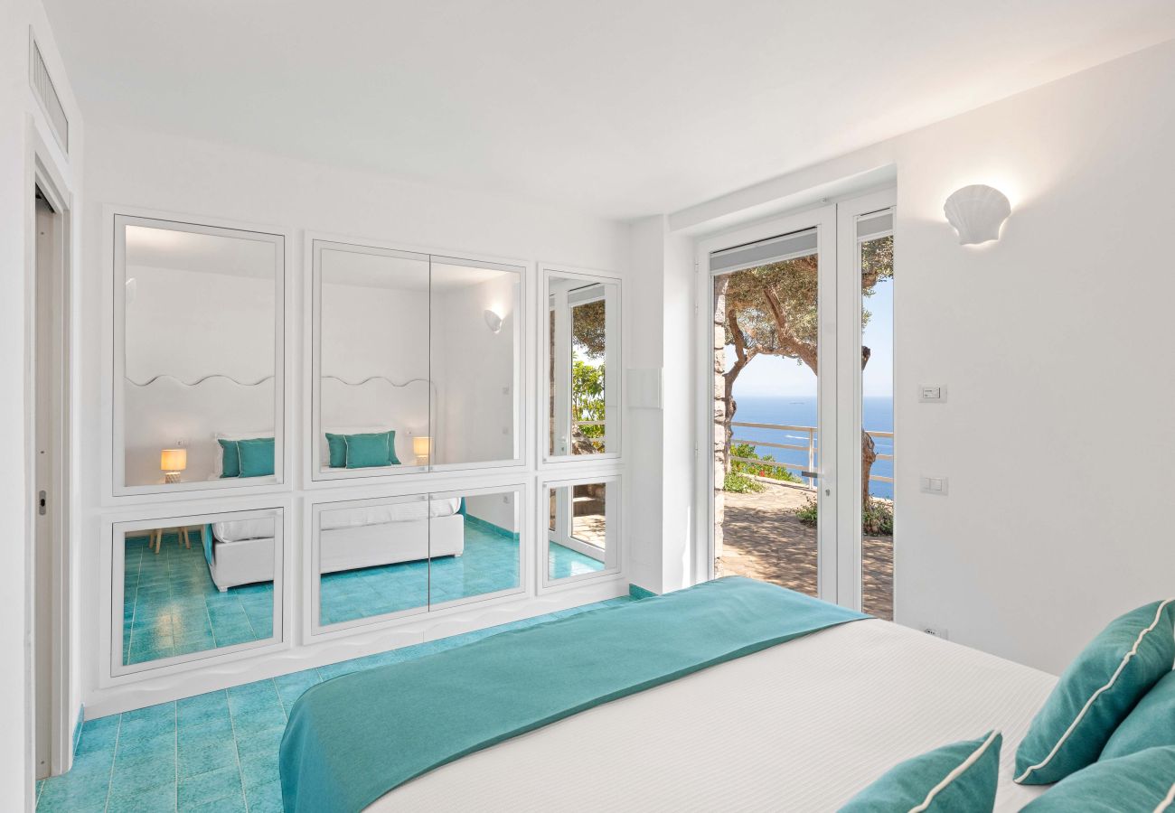 Villa in Massa Lubrense - AMORE RENTALS - Villa Lantana. Silence, Nature & Panoramic Hot Tub