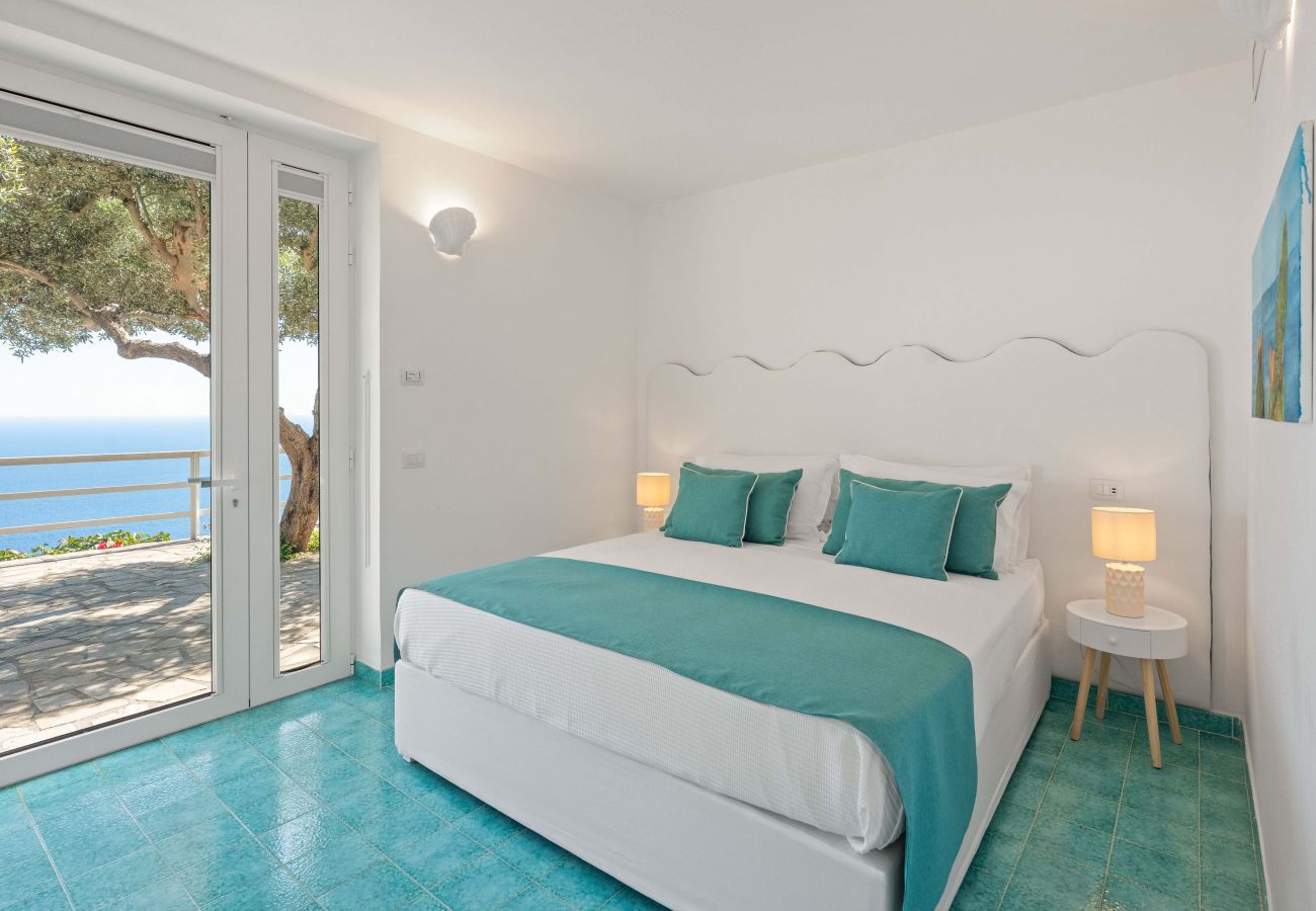 Villa in Massa Lubrense - AMORE RENTALS - Villa Lantana. Silence, Nature & Panoramic Hot Tub