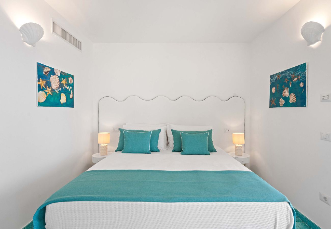 Villa in Massa Lubrense - AMORE RENTALS - Villa Lantana. Silence, Nature & Panoramic Hot Tub