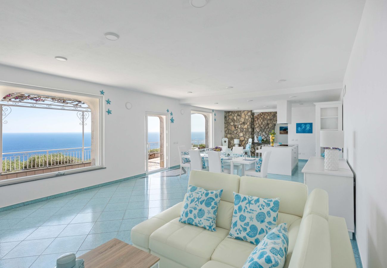 Villa in Massa Lubrense - AMORE RENTALS - Villa Lantana. Silence, Nature & Panoramic Hot Tub