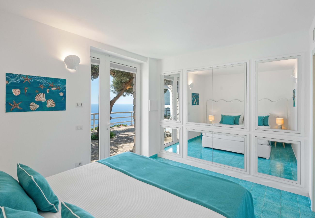 Villa in Massa Lubrense - AMORE RENTALS - Villa Lantana. Silence, Nature & Panoramic Hot Tub