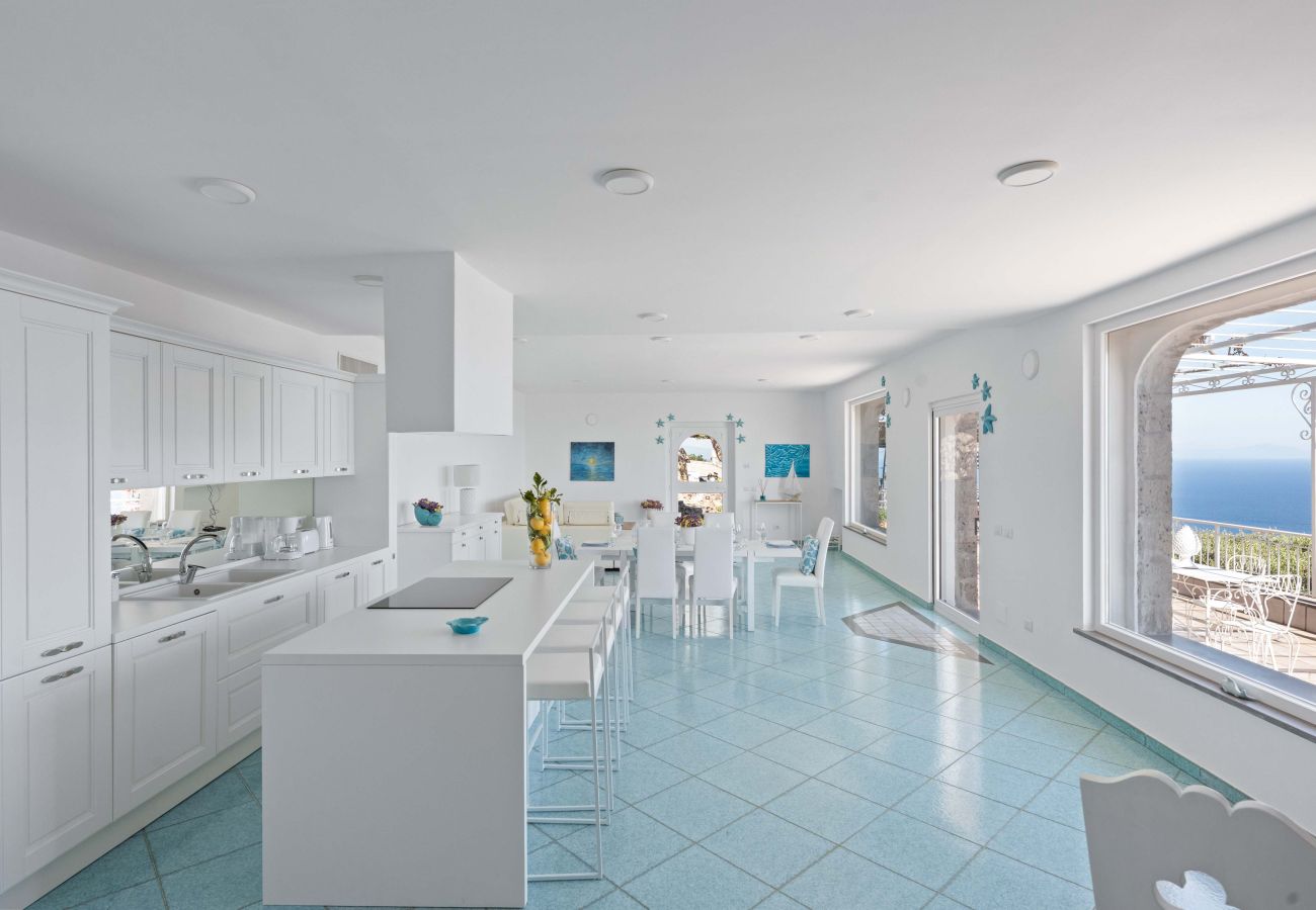 Villa in Massa Lubrense - AMORE RENTALS - Villa Lantana. Silence, Nature & Panoramic Hot Tub