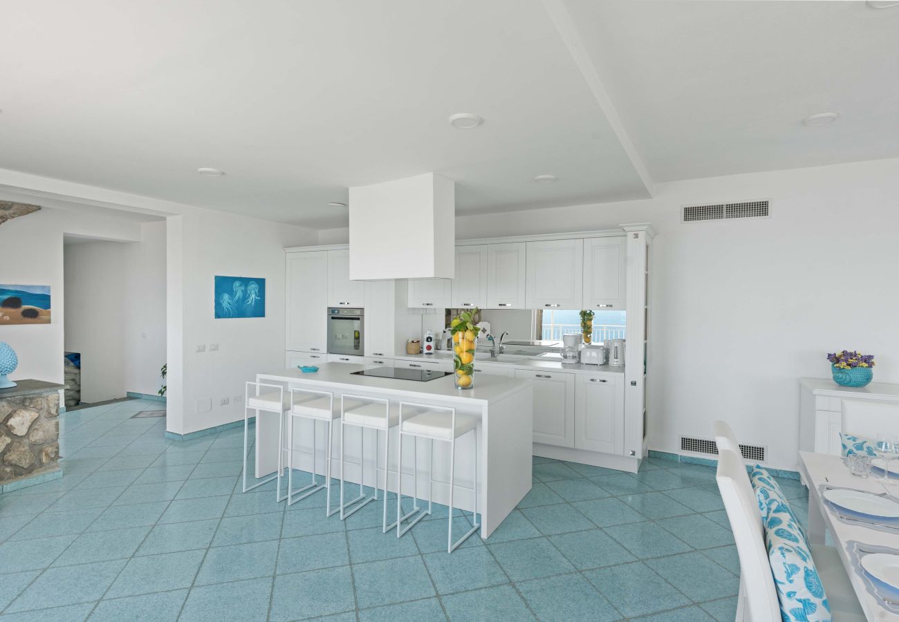 Villa in Massa Lubrense - AMORE RENTALS - Villa Lantana. Silence, Nature & Panoramic Hot Tub