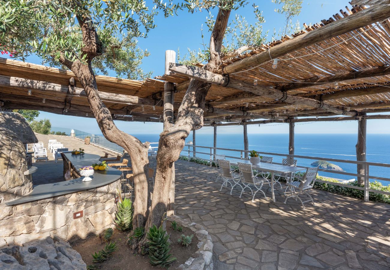 Villa in Massa Lubrense - AMORE RENTALS - Villa Lantana. Silence, Nature & Panoramic Hot Tub