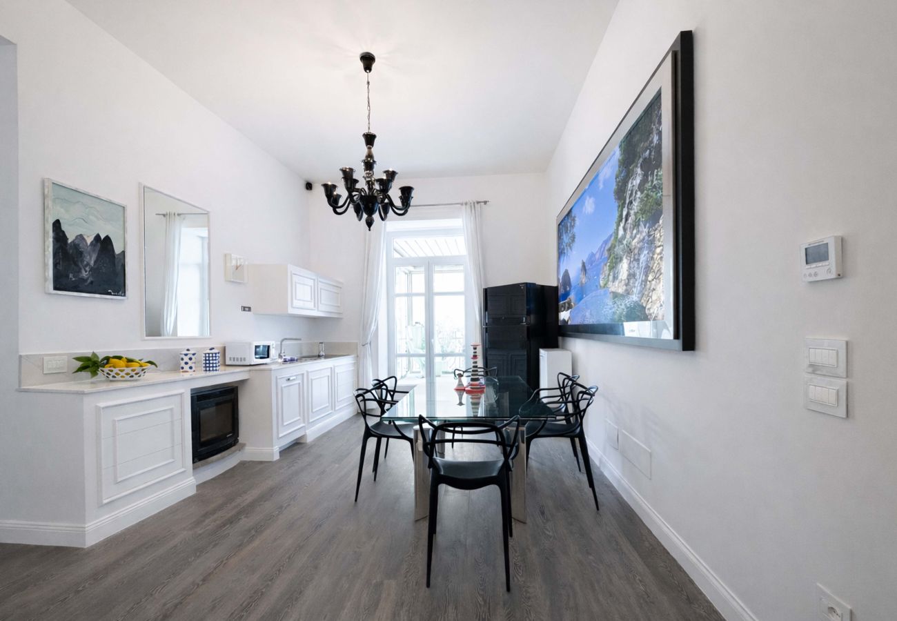 Apartment in Sorrento - AMORE RENTALS - Diamond Home De Luxe - Luxury Apartment with Terrace in Central Sorrento