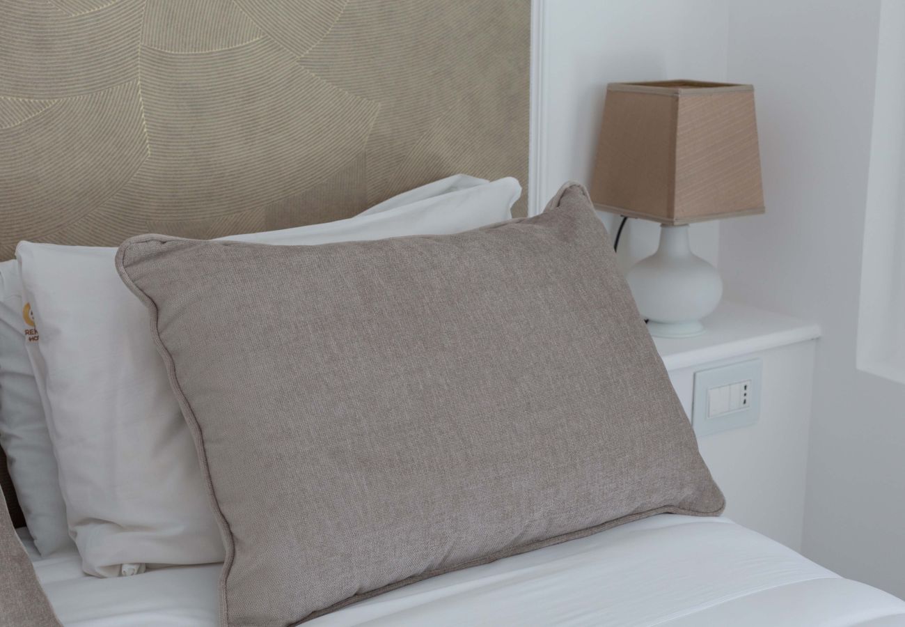 Apartment in Sorrento - AMORE RENTALS - Diamond Home De Luxe - Luxury Apartment with Terrace in Central Sorrento