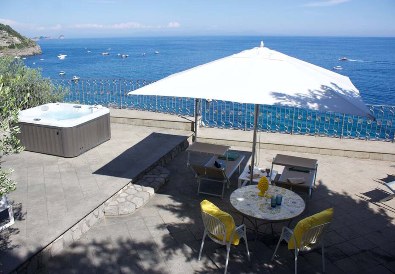 House in Massa Lubrense - AMORE RENTALS - Casa Giovanna A – Nerano apartment with hot tub and direct sea access