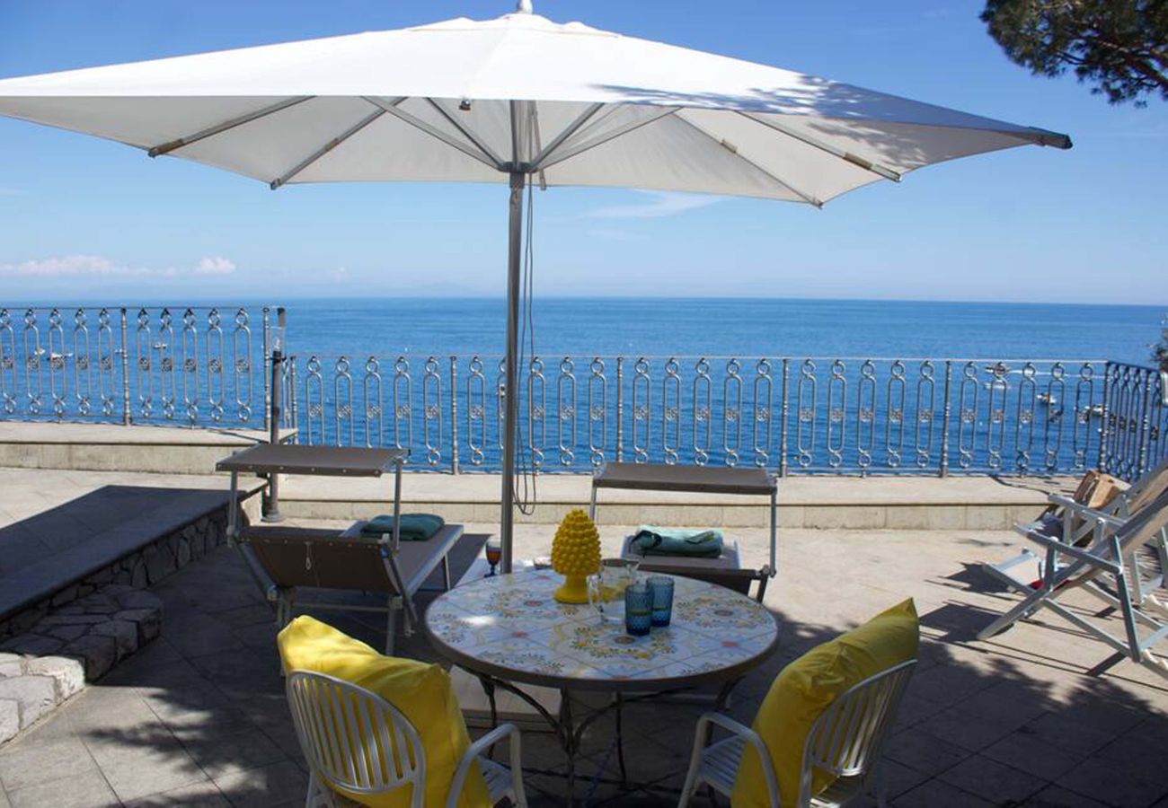 House in Massa Lubrense - AMORE RENTALS - Casa Giovanna A – Nerano apartment with hot tub and direct sea access