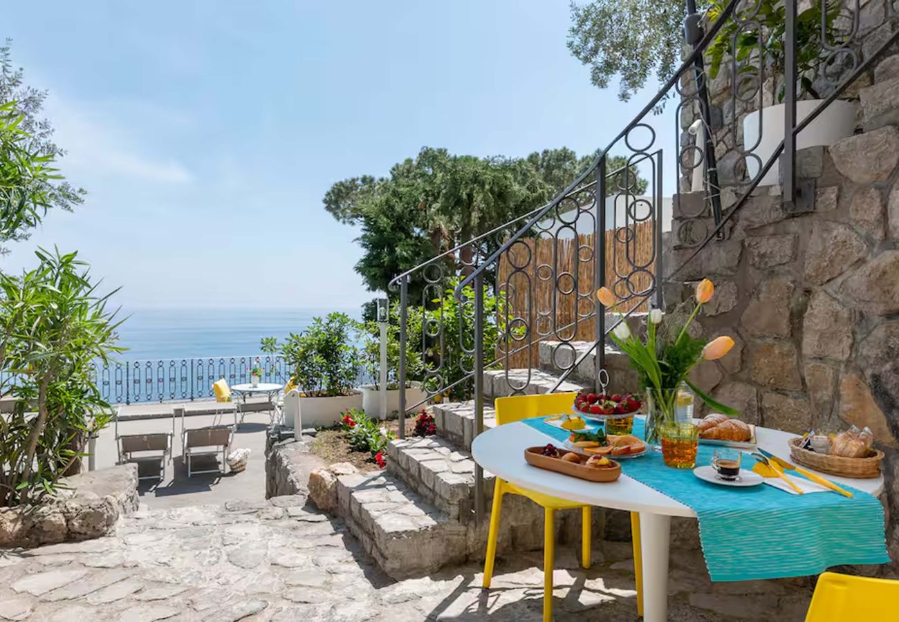 House in Massa Lubrense - AMORE RENTALS - Casa Giovanna A – Nerano apartment with hot tub and direct sea access