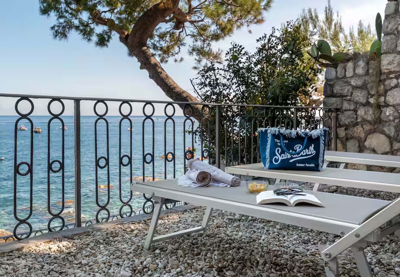 House in Massa Lubrense - AMORE RENTALS - Casa Giovanna A – Nerano apartment with hot tub and direct sea access