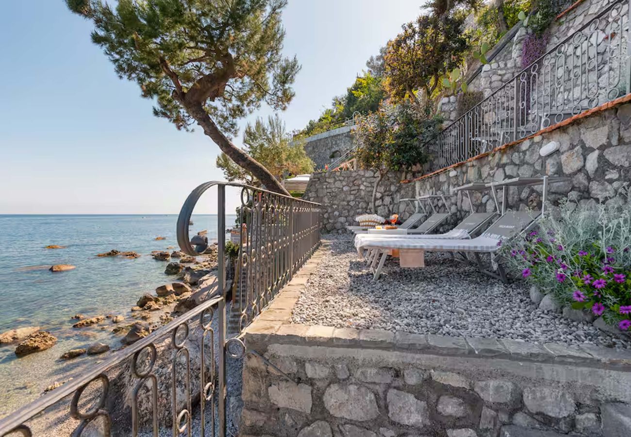 House in Massa Lubrense - AMORE RENTALS - Casa Giovanna A – Nerano apartment with hot tub and direct sea access