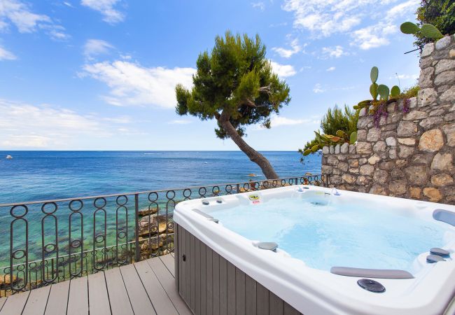 House in Nerano - AMORE RENTALS - cASA gIOVANNA b - Nerano apartment with hot tub and direct sea access