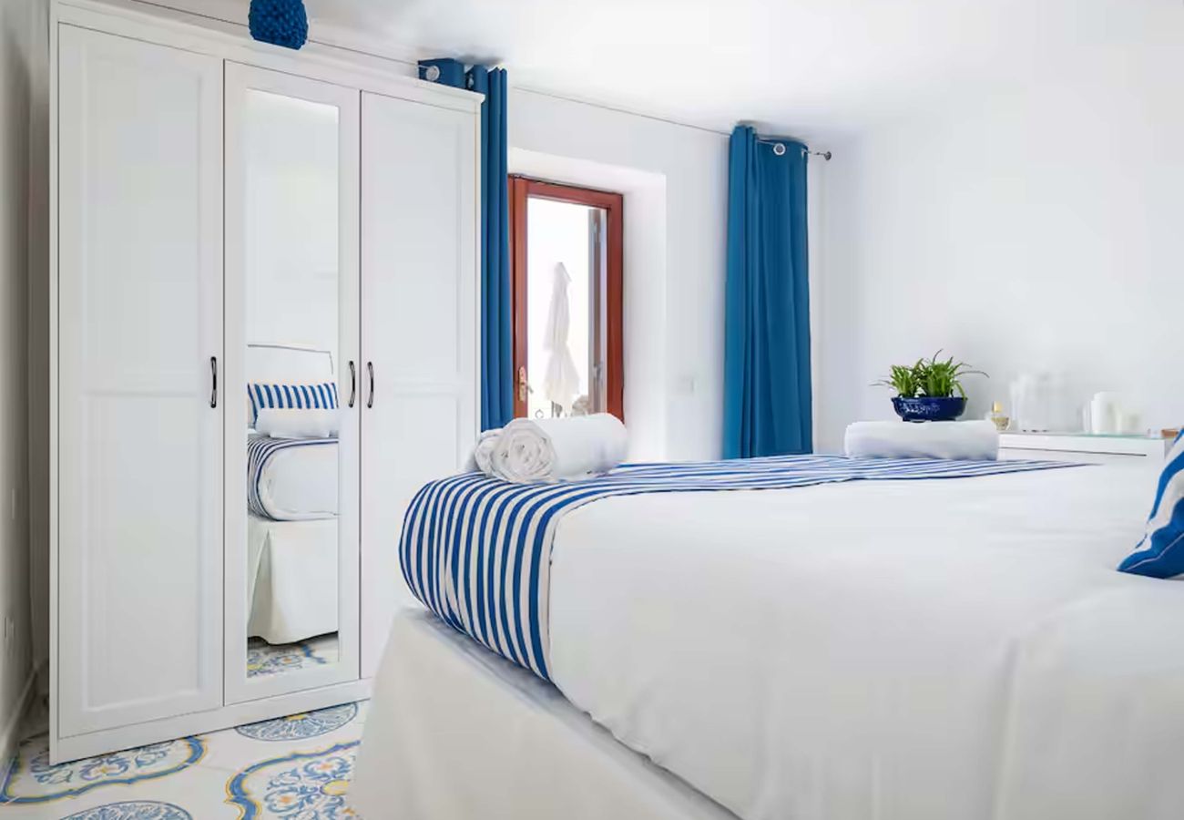 House in Nerano - AMORE RENTALS - cASA gIOVANNA b - Nerano apartment with hot tub and direct sea access