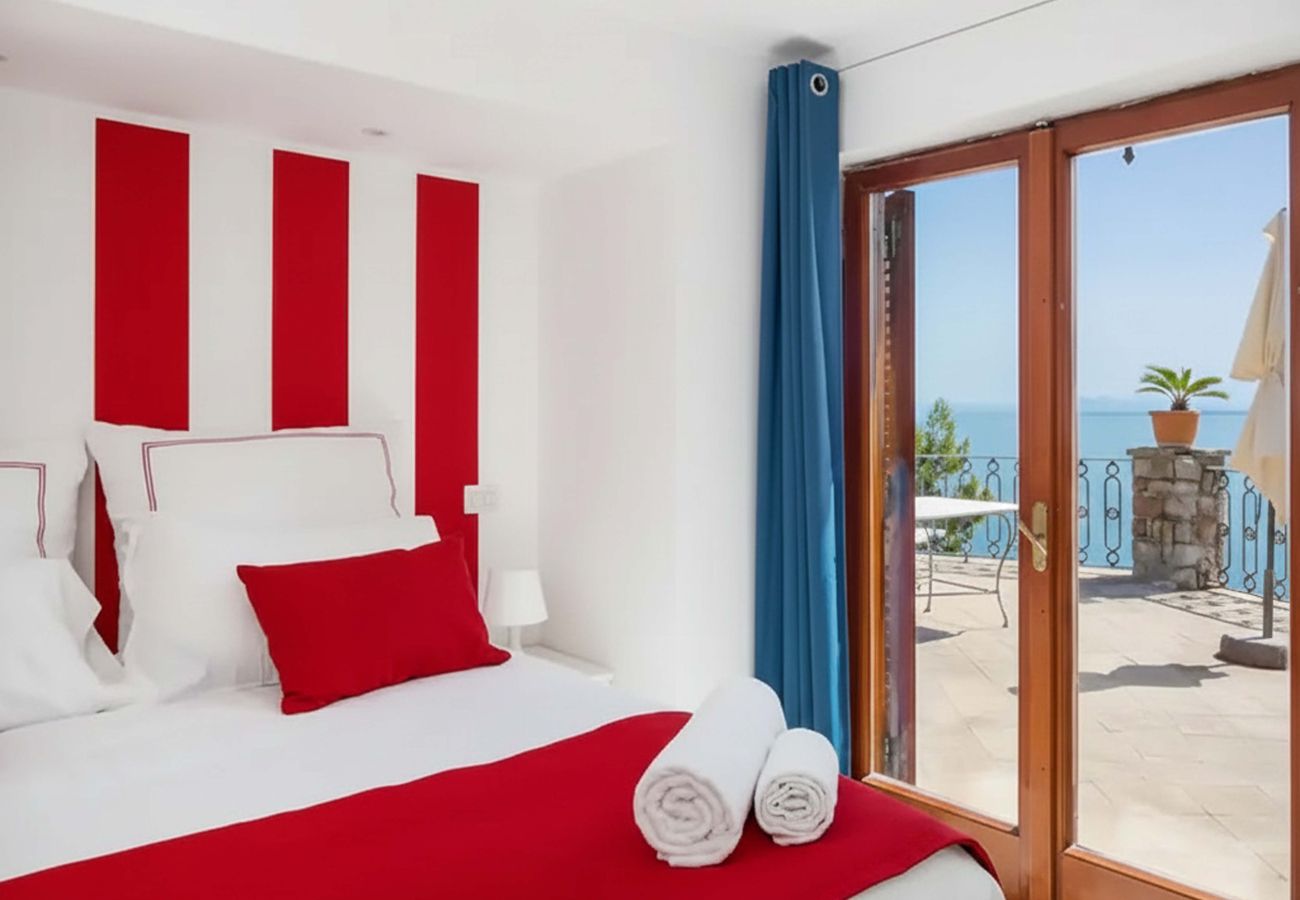 House in Nerano - AMORE RENTALS - cASA gIOVANNA b - Nerano apartment with hot tub and direct sea access