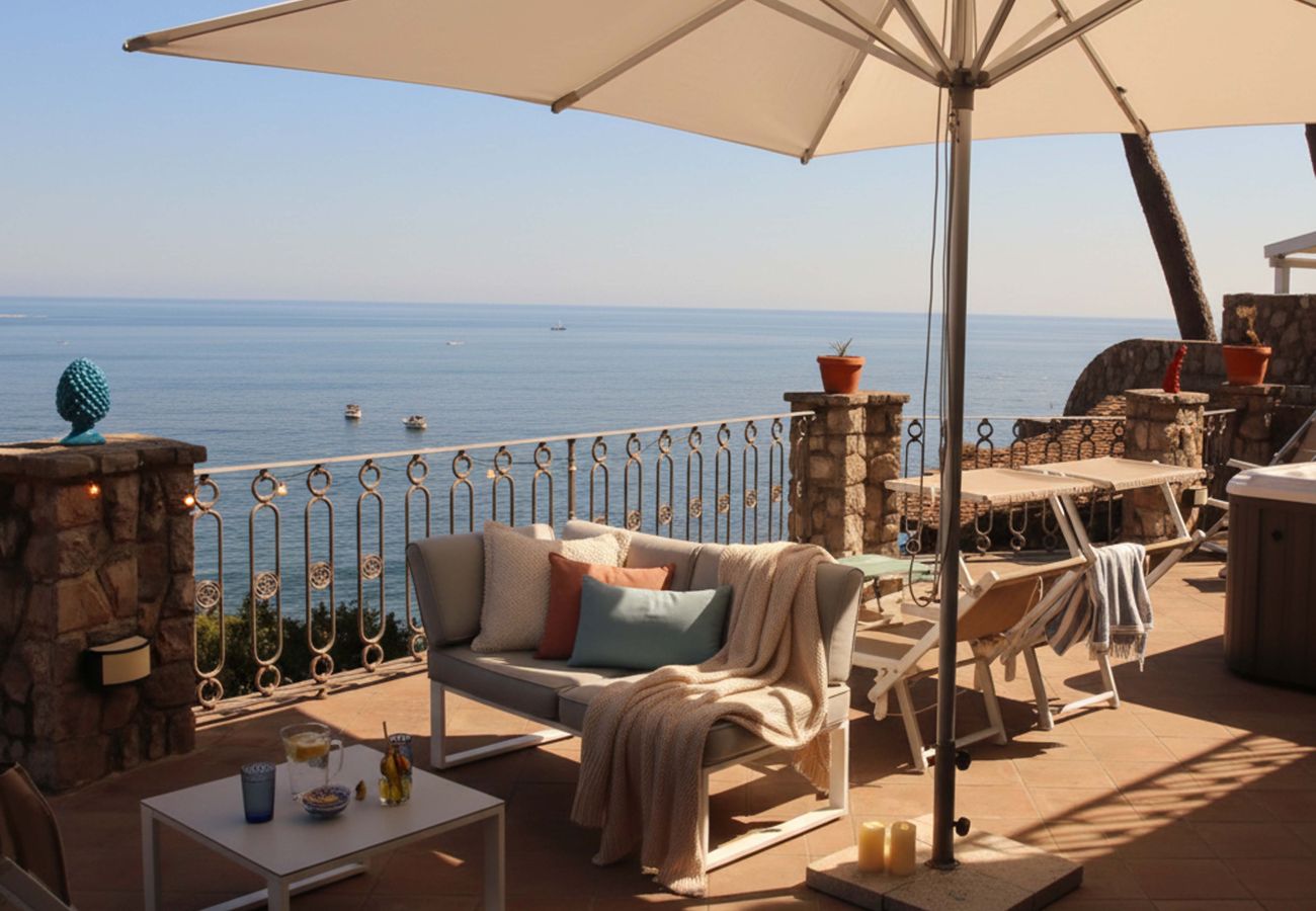 House in Nerano - AMORE RENTALS - cASA gIOVANNA b - Nerano apartment with hot tub and direct sea access