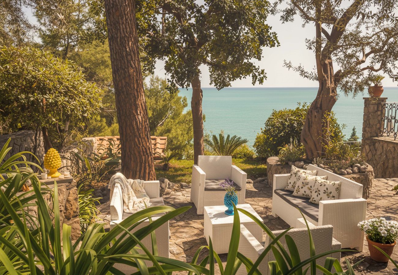 House in Nerano - AMORE RENTALS - cASA gIOVANNA b - Nerano apartment with hot tub and direct sea access