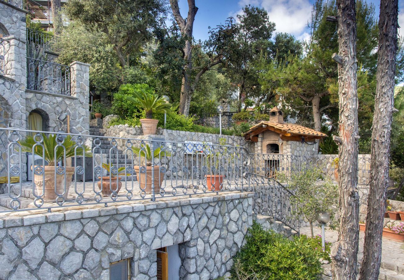 House in Nerano - AMORE RENTALS - cASA gIOVANNA b - Nerano apartment with hot tub and direct sea access