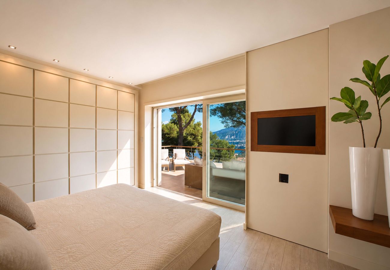Villa in Sorrento - AMORE RENTALS - Villa Marisol with Pool and Sea View