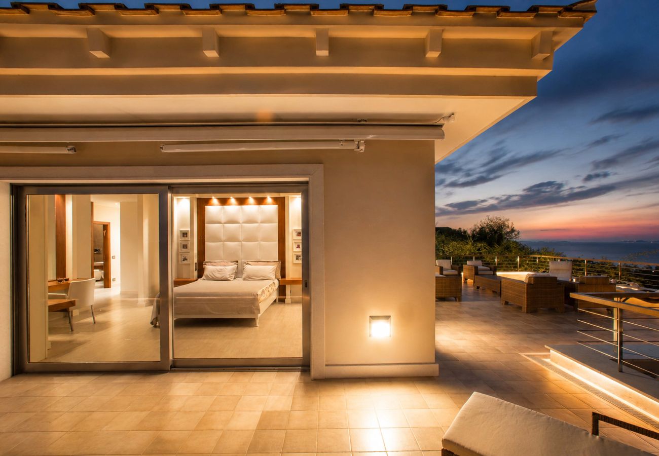 Villa in Sorrento - AMORE RENTALS - Villa Marisol with Pool and Sea View