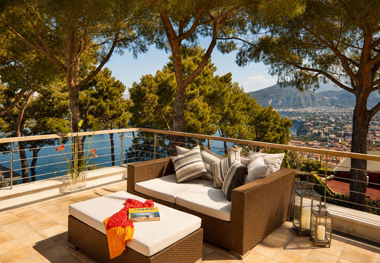 Villa in Sorrento - AMORE RENTALS - Villa Marisol with Pool and Sea View