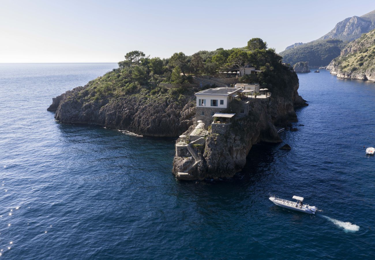 Villa in Massa Lubrense - AMORE RENTALS - THE EXCLUSIVE PRIVATE ISLAND