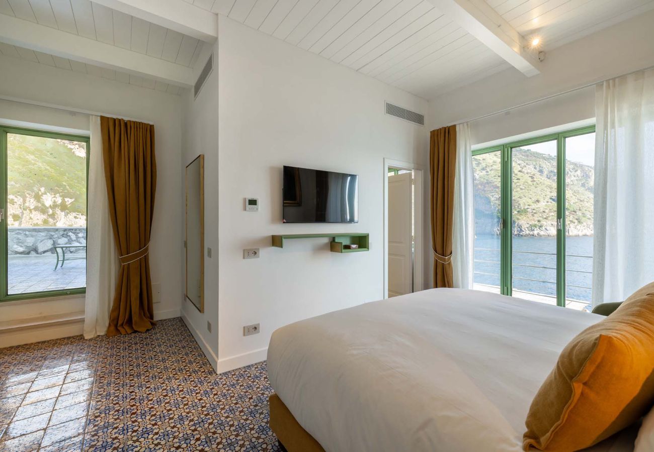Villa in Massa Lubrense - AMORE RENTALS - THE EXCLUSIVE PRIVATE ISLAND