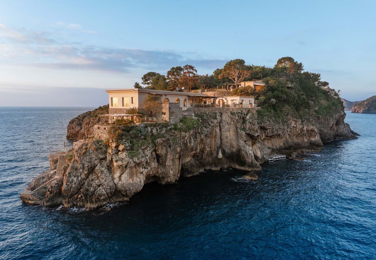 Villa in Massa Lubrense - AMORE RENTALS - THE EXCLUSIVE PRIVATE ISLAND