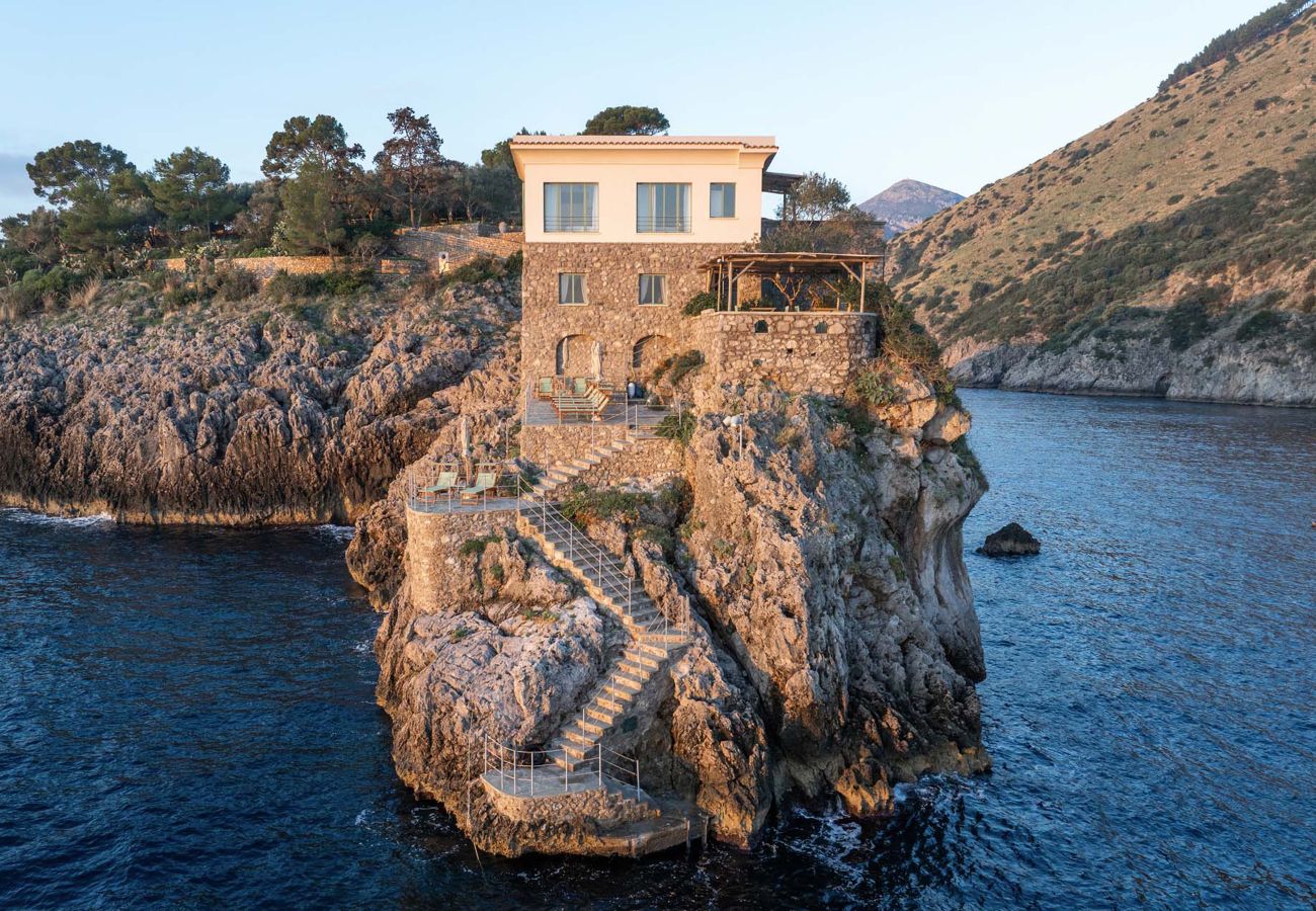 Villa in Massa Lubrense - AMORE RENTALS - THE EXCLUSIVE PRIVATE ISLAND