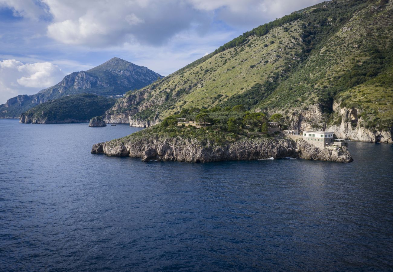 Villa in Massa Lubrense - AMORE RENTALS - THE EXCLUSIVE PRIVATE ISLAND