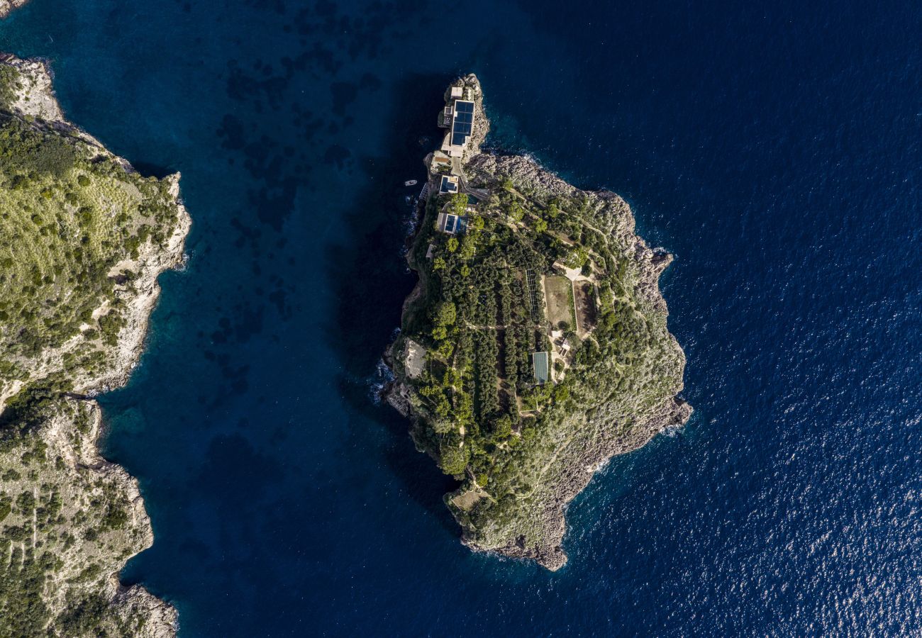 Villa in Massa Lubrense - AMORE RENTALS - THE EXCLUSIVE PRIVATE ISLAND