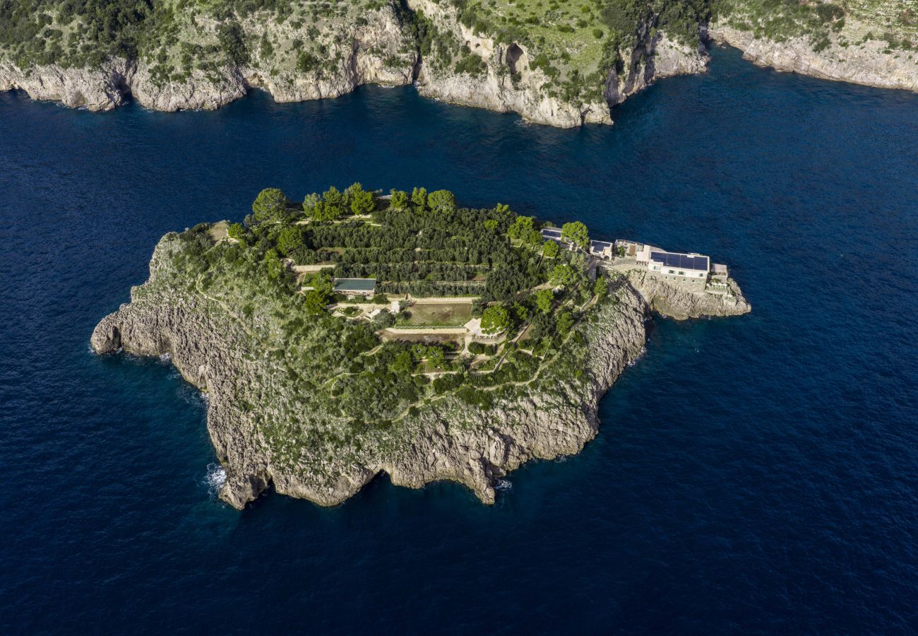 Villa in Massa Lubrense - AMORE RENTALS - THE EXCLUSIVE PRIVATE ISLAND
