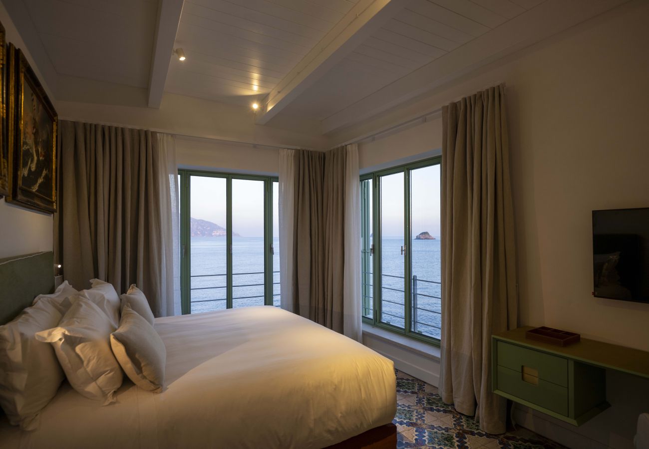 Villa in Massa Lubrense - AMORE RENTALS - THE EXCLUSIVE PRIVATE ISLAND