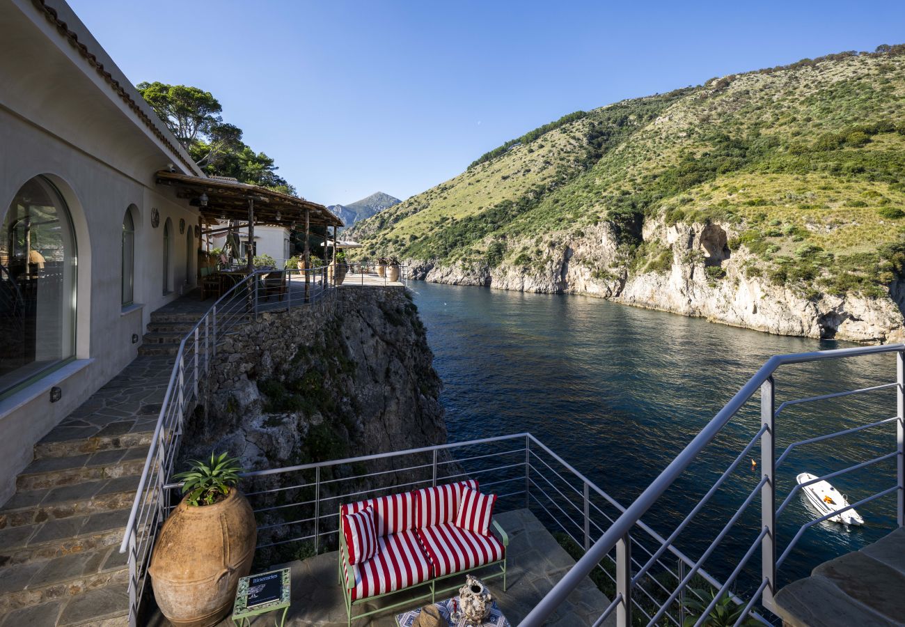 Villa in Massa Lubrense - AMORE RENTALS - THE EXCLUSIVE PRIVATE ISLAND