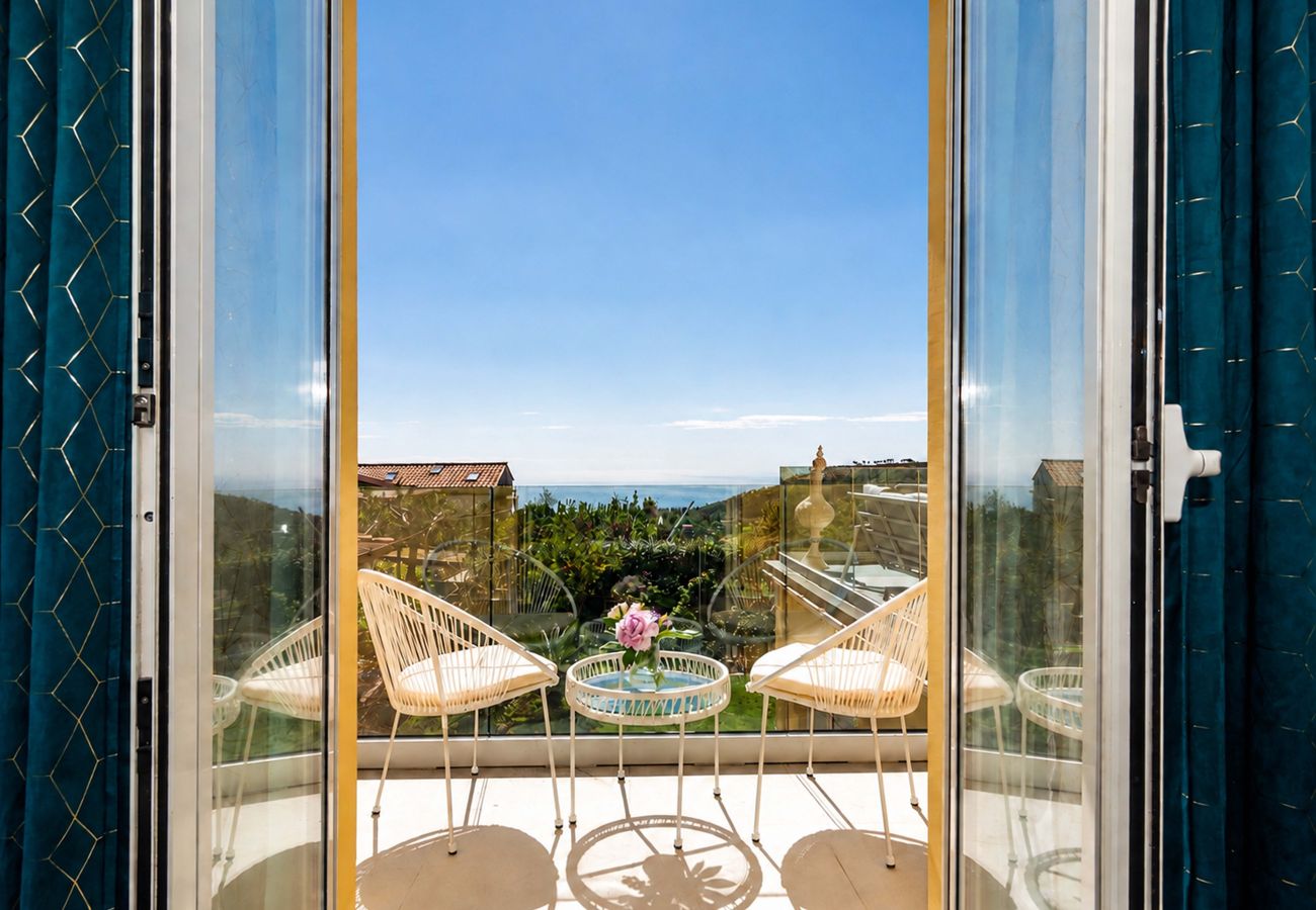 Villa in Massa Lubrense - AMORE RENTALS - Villa Caruso with Private Pool in Sant’Agata sui Due Golfi