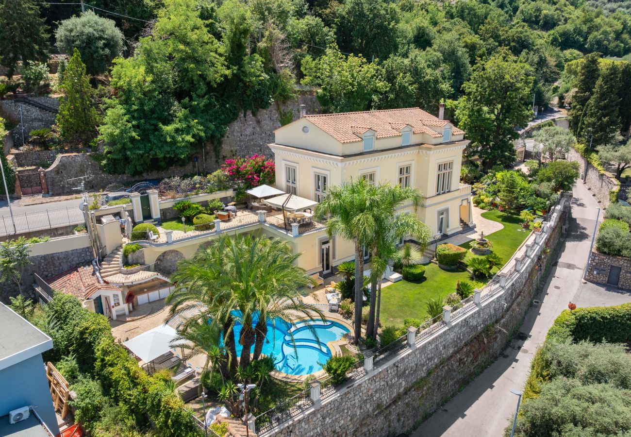 Villa in Castellammare di Stabia - AMORE RENTALS - Villa Imma with Swimming Pool and Sea View