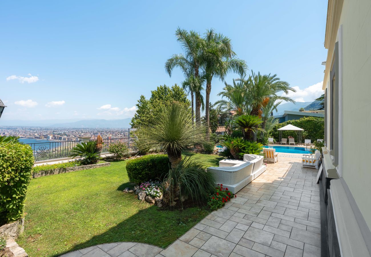 Villa in Castellammare di Stabia - AMORE RENTALS - Villa Imma with Swimming Pool and Sea View