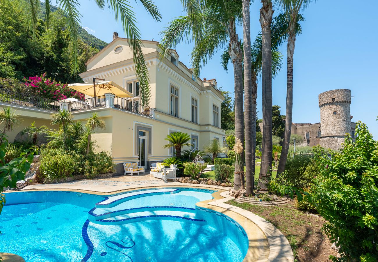 Villa in Castellammare di Stabia - AMORE RENTALS - Villa Imma with Swimming Pool and Sea View