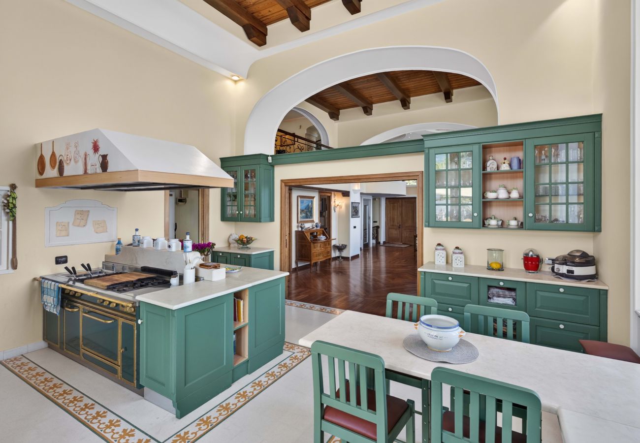 Villa in Castellammare di Stabia - AMORE RENTALS - Villa Imma with Swimming Pool and Sea View