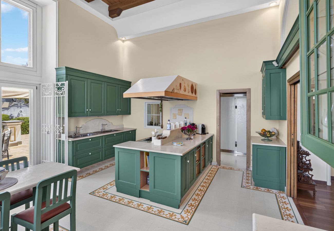 Villa in Castellammare di Stabia - AMORE RENTALS - Villa Imma with Swimming Pool and Sea View